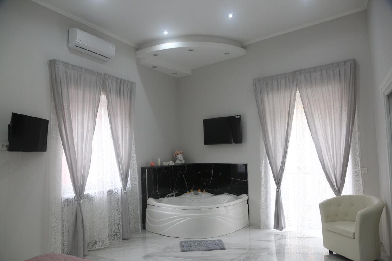 Opera Home Napoli Bagian luar foto