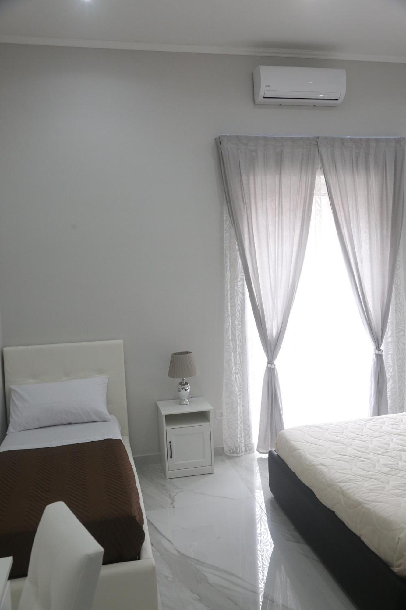 Opera Home Napoli Bagian luar foto